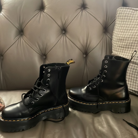 Dr Marten Air Wair platforms barely worn like new - Picture 3 of 5